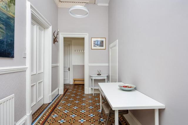 A Two Bedroom Apartment - Victorian Villa At 8 Priestfield Road 爱丁堡 外观 照片